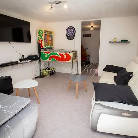 Holiday home Maison Du Soleil Atypique Biscarrosse